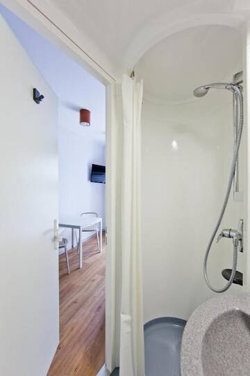 Фото номера Двухместный номер с 2 отдельными кроватями Хостелы Just Rest Automatic Hostel г. Вильянди 7